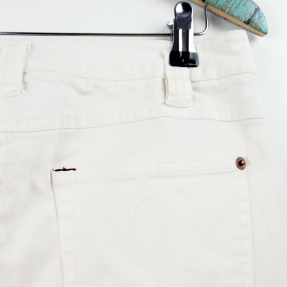 Louie Women's White Straight Leg Jeans Mid Rise Size 4 EUC - Picture 8 of 10